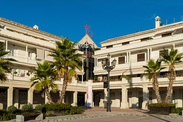 Het Museo de Nerja aan de Plaza de España, waar vondsten uit de Romeinse tijd en de Cueva de Nerja te zien zijn